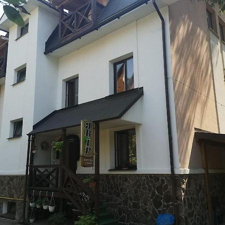 Hotel Yavir Jaremtsje Buitenkant foto