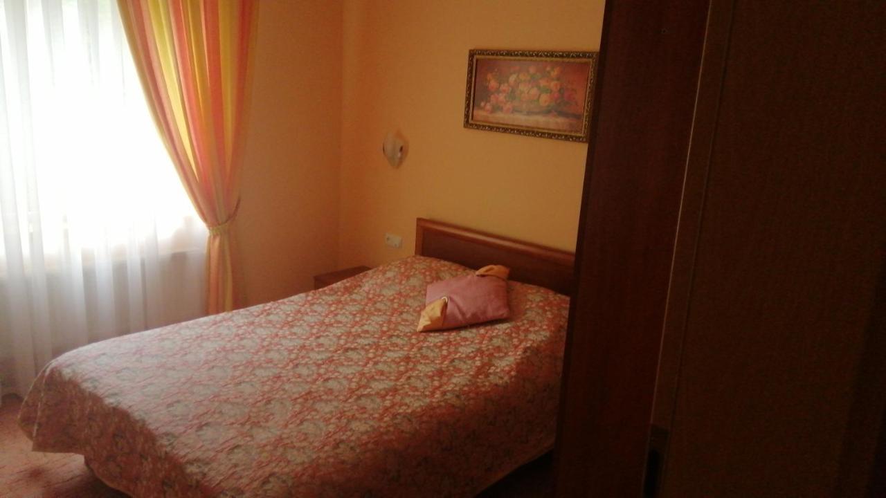 Hotel Yavir Jaremtsje Buitenkant foto