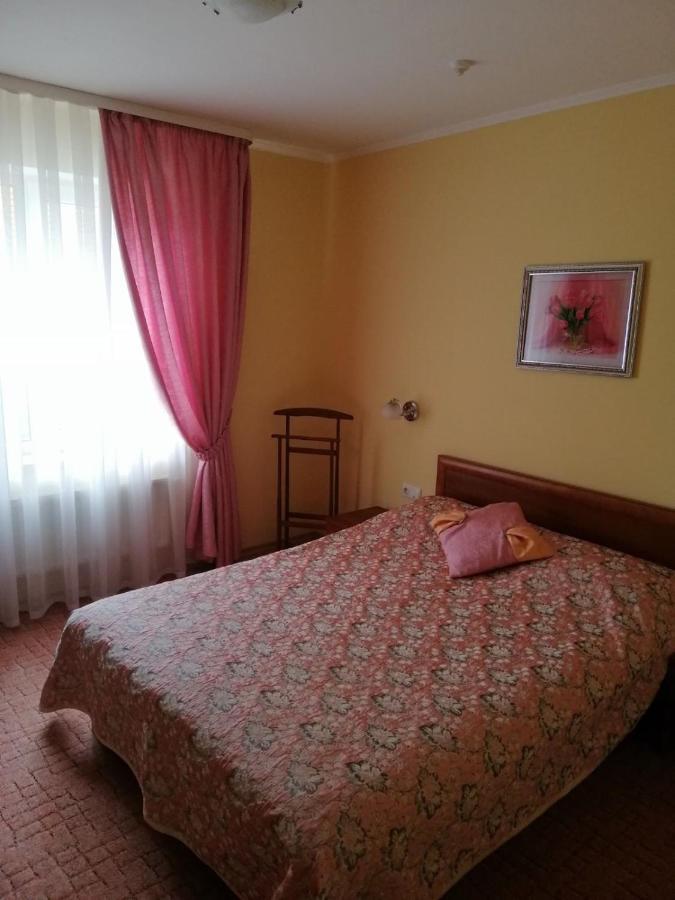 Hotel Yavir Jaremtsje Buitenkant foto