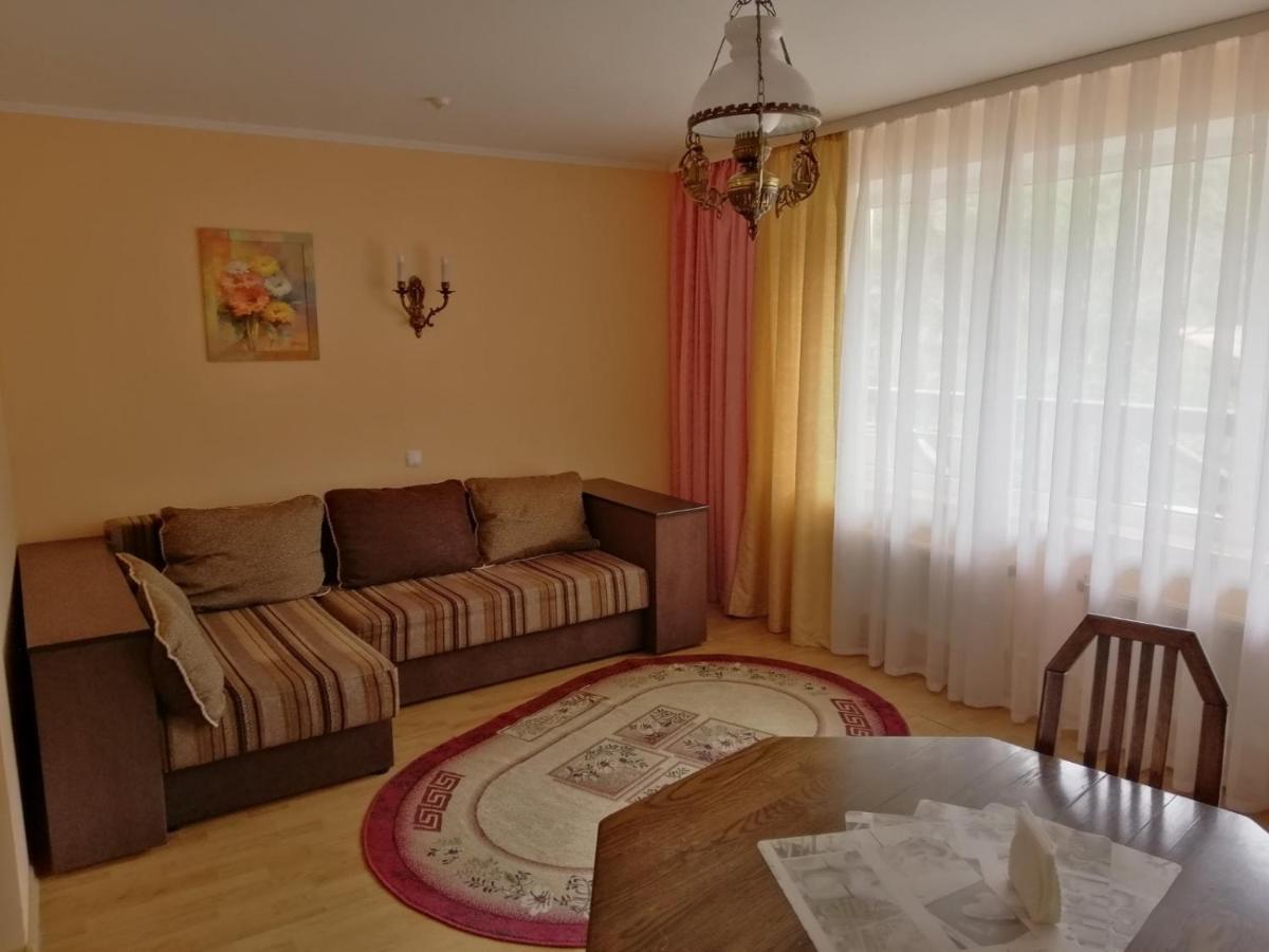 Hotel Yavir Jaremtsje Buitenkant foto